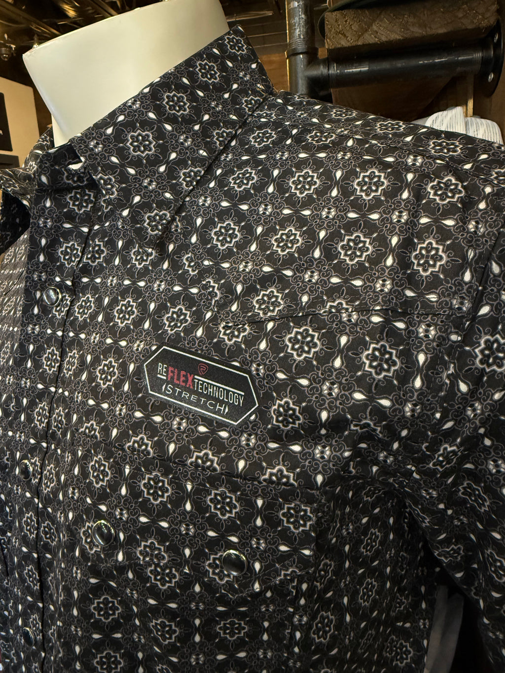 Black medallion print snap