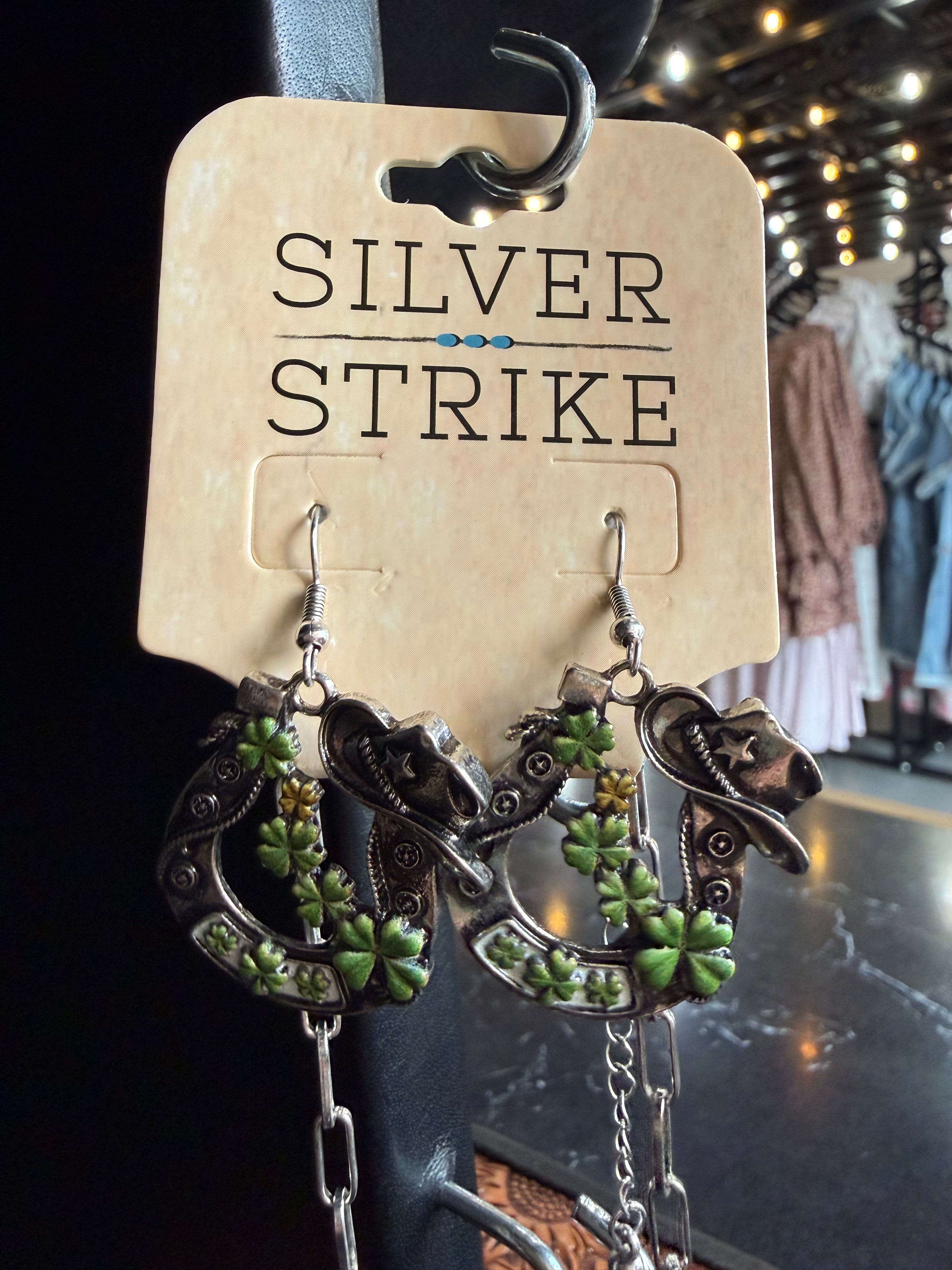 Horseshoe and clover set