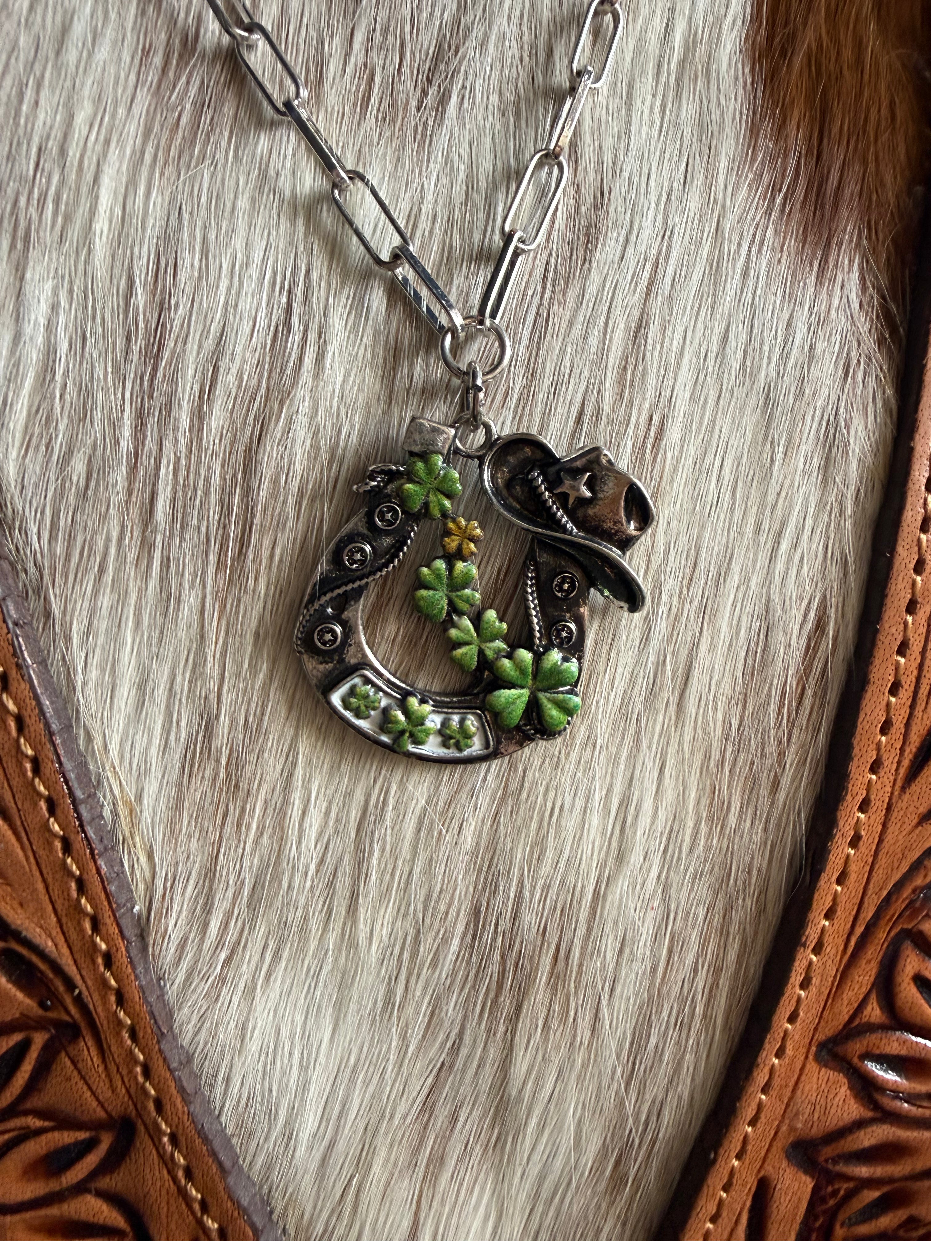 Horseshoe and clover set