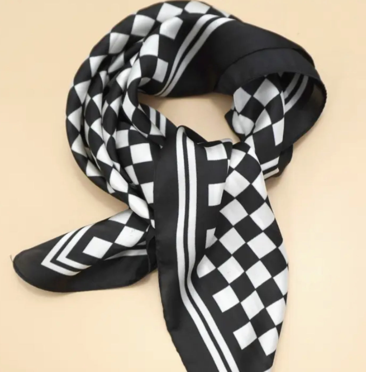 Checkered wild rag