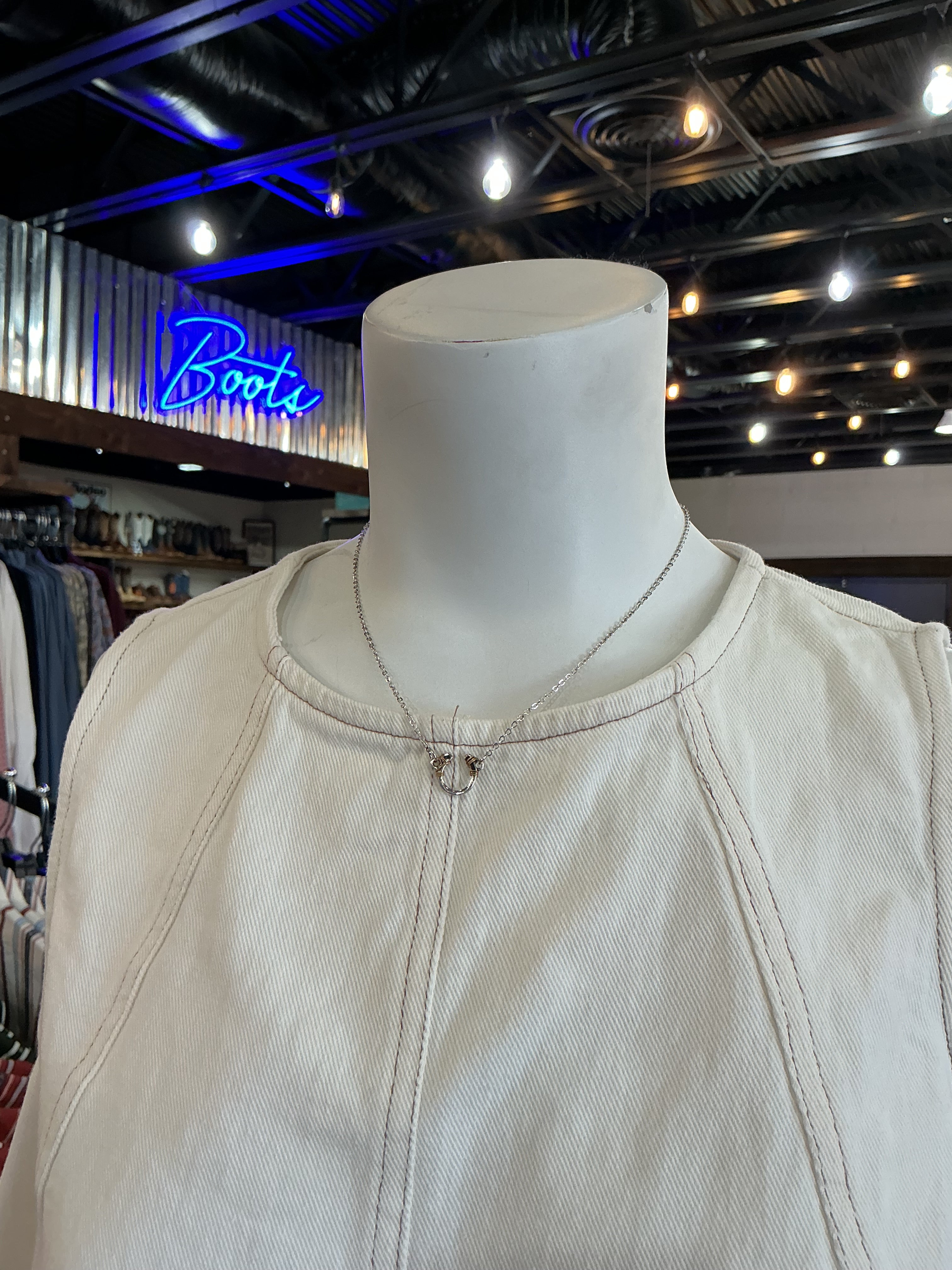 Horseshoe necklace