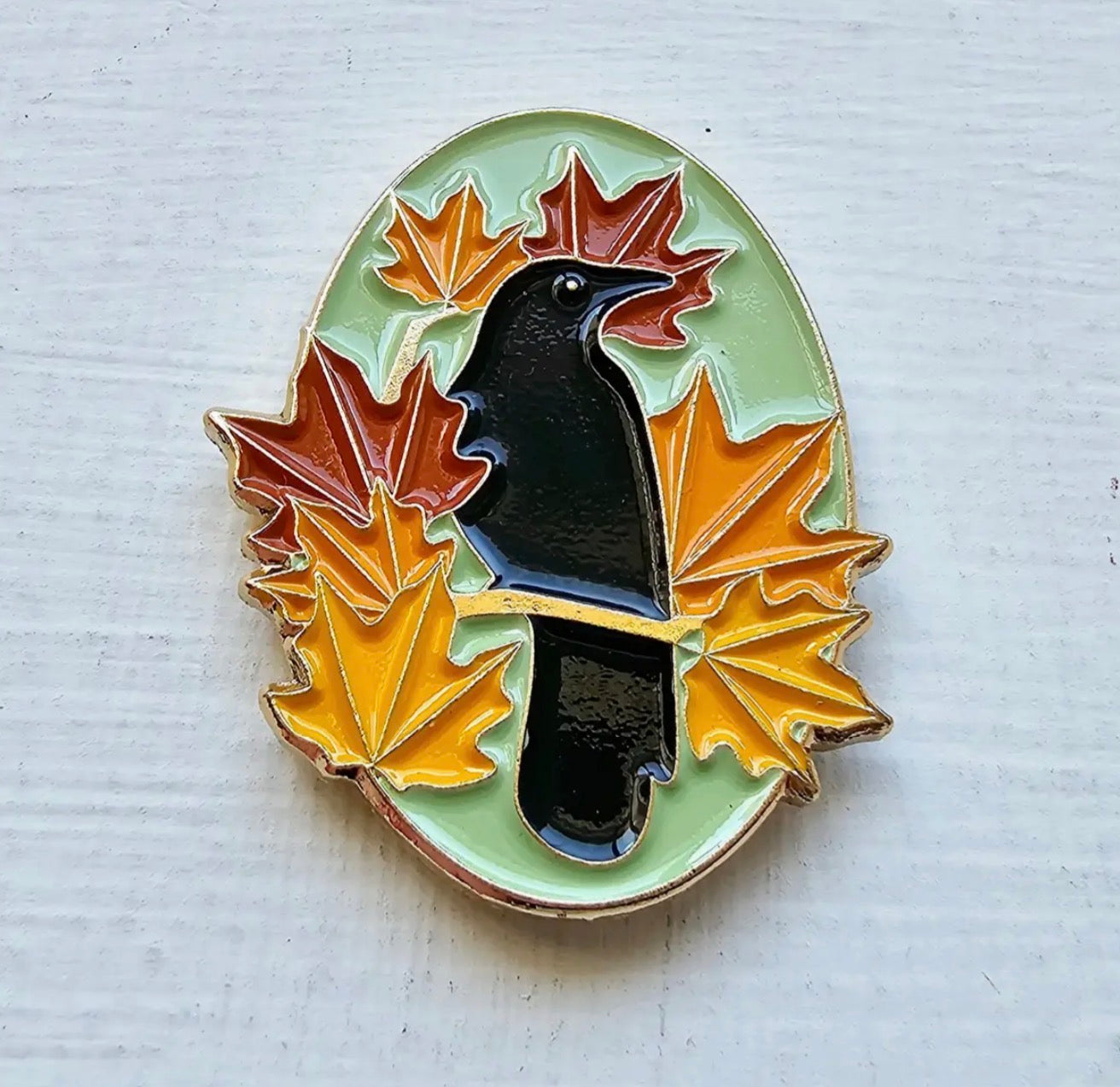 Crow enamel magnetic needle minder