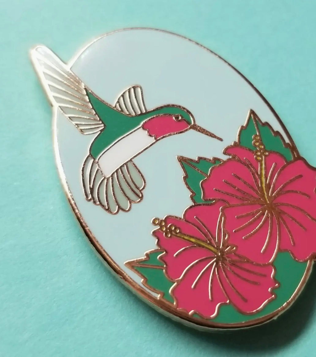 Hummingbird magnetic needle minder