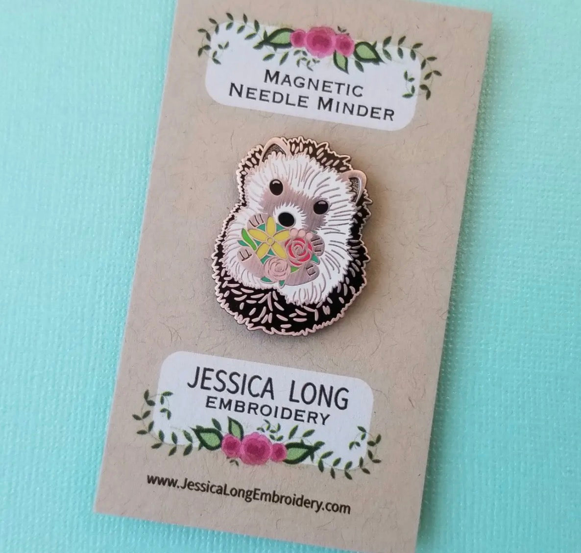 Hedgehog magnetic needle minder