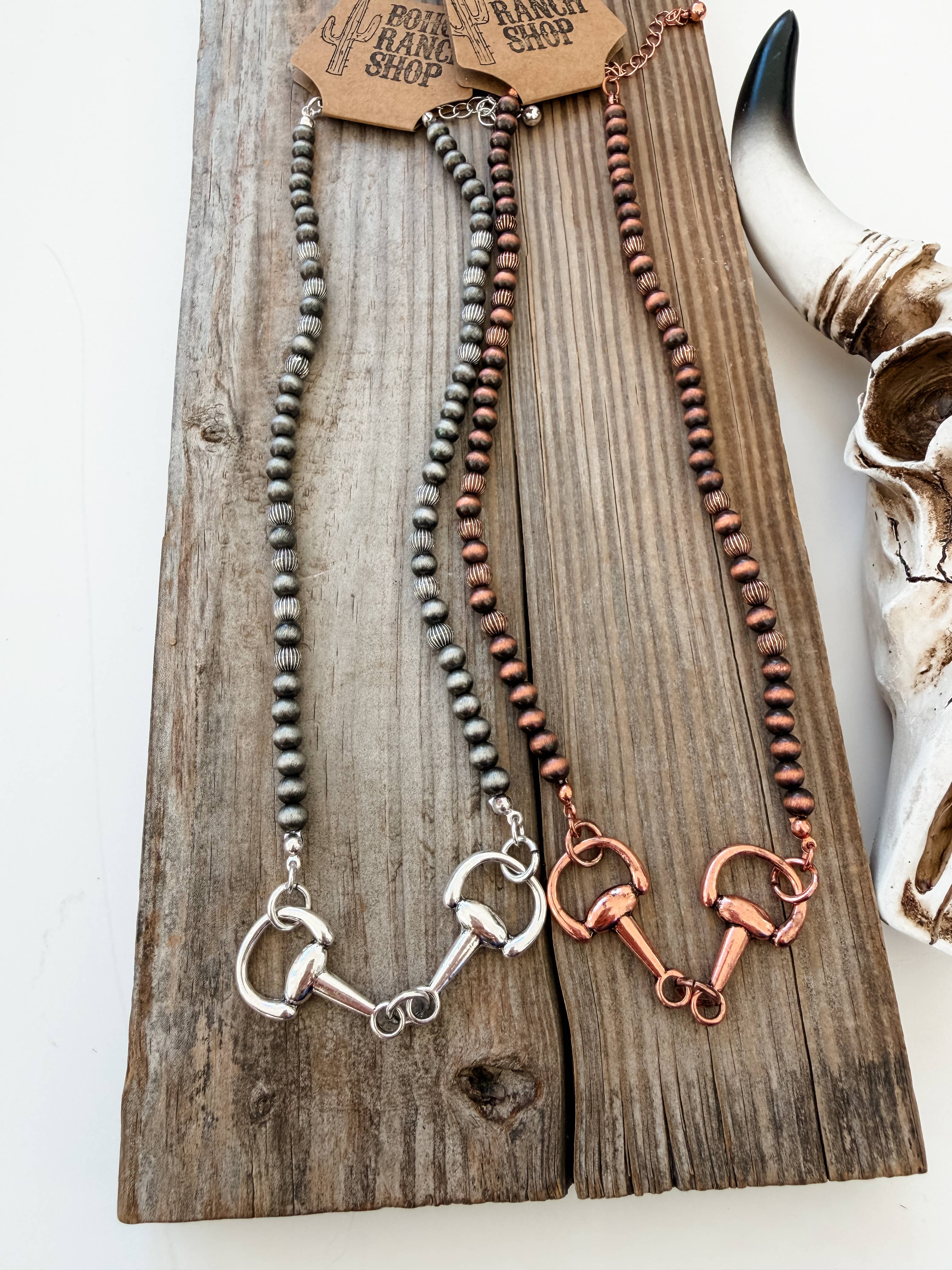 Horsebit Navajo Pearl Necklace: SILVER