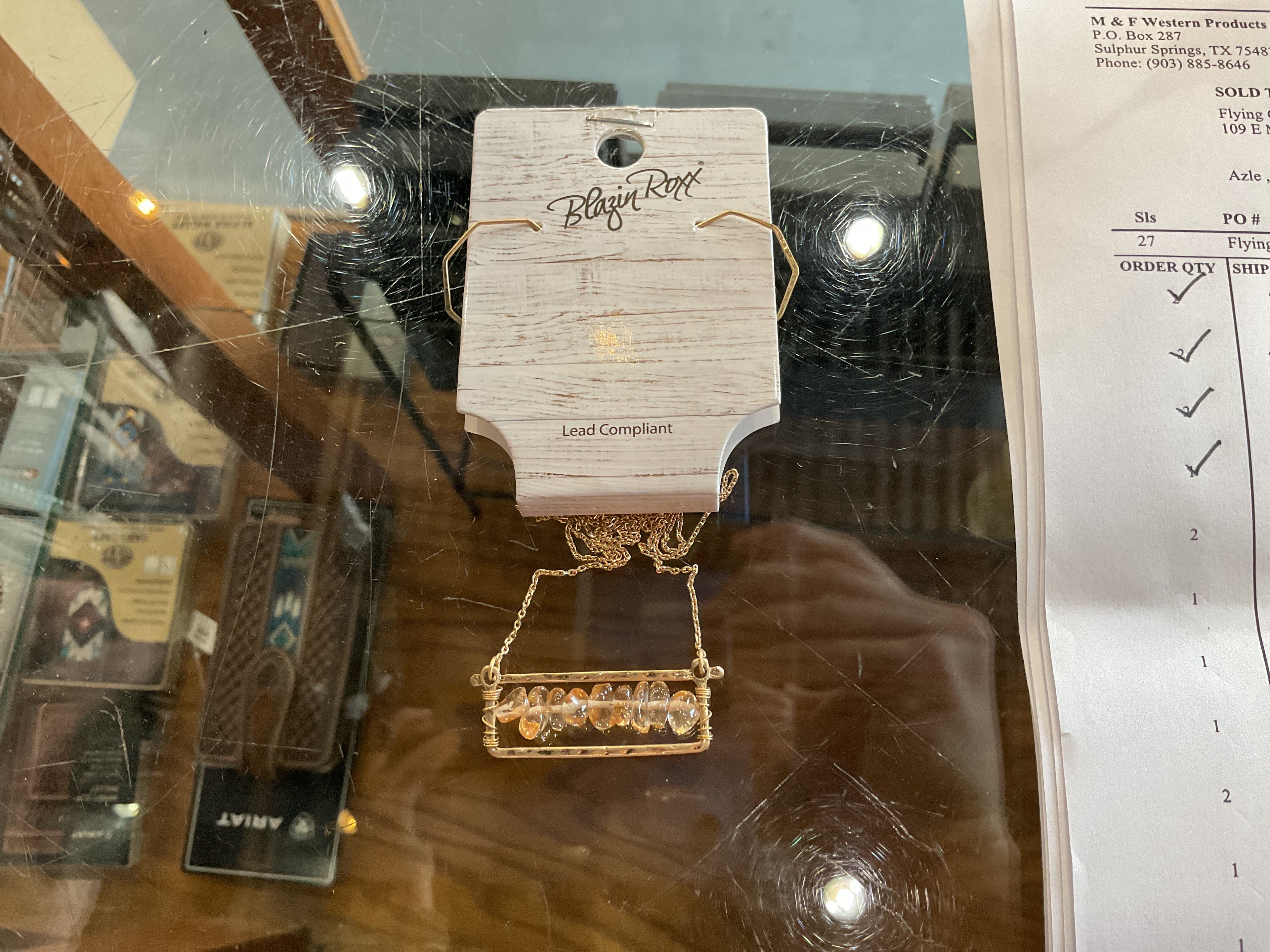 Gold bar with trapped bead set
